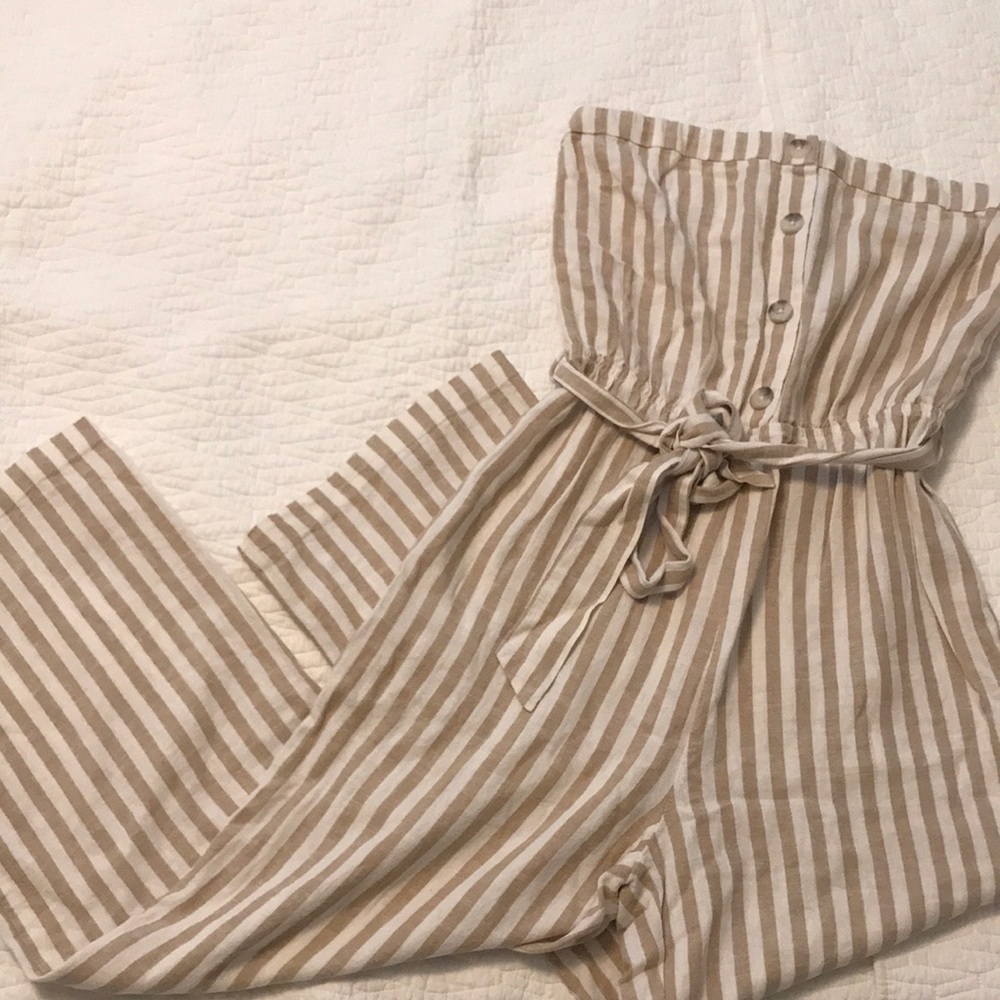 Strapless summer jumpsuit with waist tie